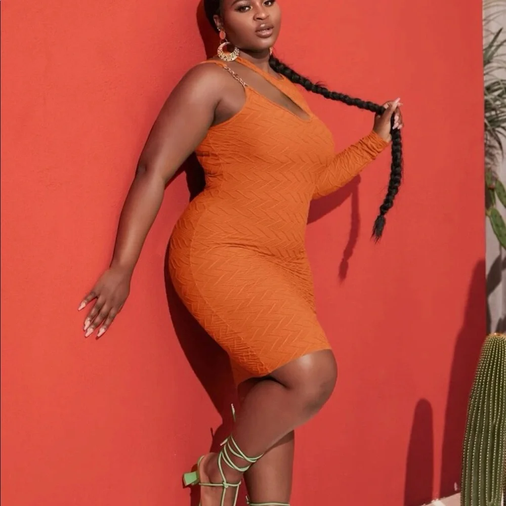 Dress - Picture 6 of 10